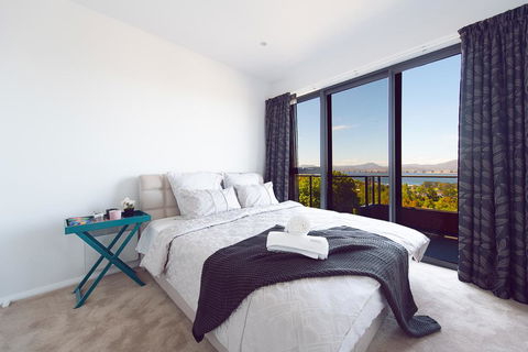 La Vie Luxury Bay View - Australian Directory 3