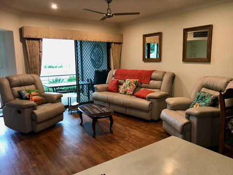 Lake Breeze - Australian Directory 2