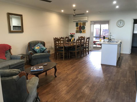 Lake Breeze - Australian Directory 3