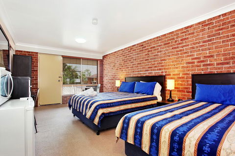 Lake Macquarie Motor Inn - Australian Directory 2