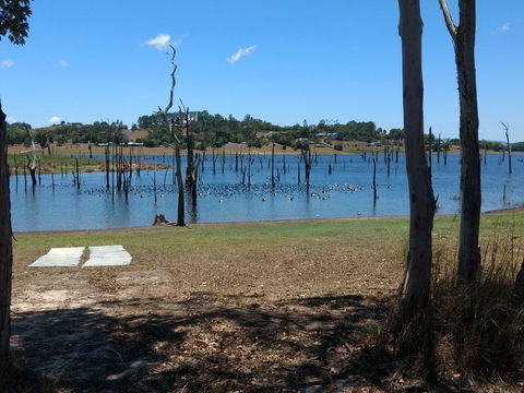 Lake Tinaroo Waterfrontage - Australian Directory 2