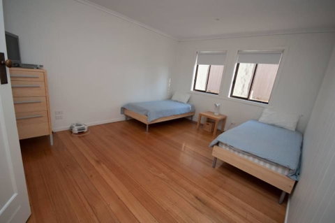 Lake Tyres Beach House - Australian Directory 2