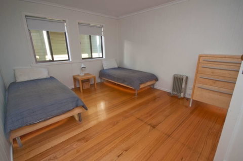 Lake Tyres Beach House - Australian Directory 3