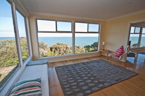 Lake Tyres Beach House - Australian Directory 0