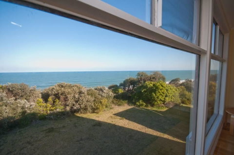 Lake Tyres Beach House - Australian Directory 1