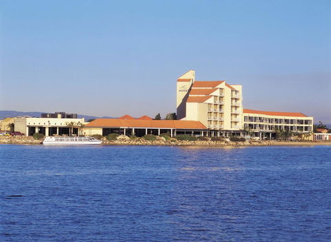 Lakes Hotel - Australian Directory 0