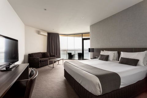 Lakes Hotel - Australian Directory 1
