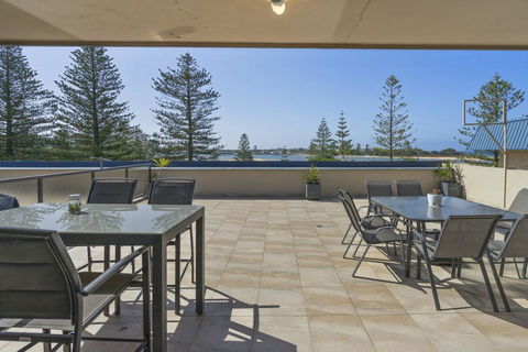 Lakeshore Apartments - Unit 6 - Australian Directory 3