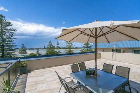 Lakeshore Apartments - Unit 6 - Australian Directory 2