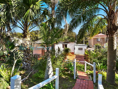 Lakeside House & Cabin - Australian Directory 2