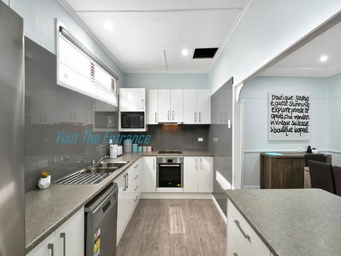 Lakeside House & Cabin - Australian Directory 0