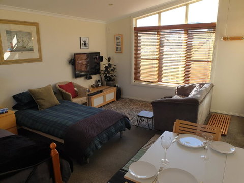 Lakeside Studio - Australian Directory 2