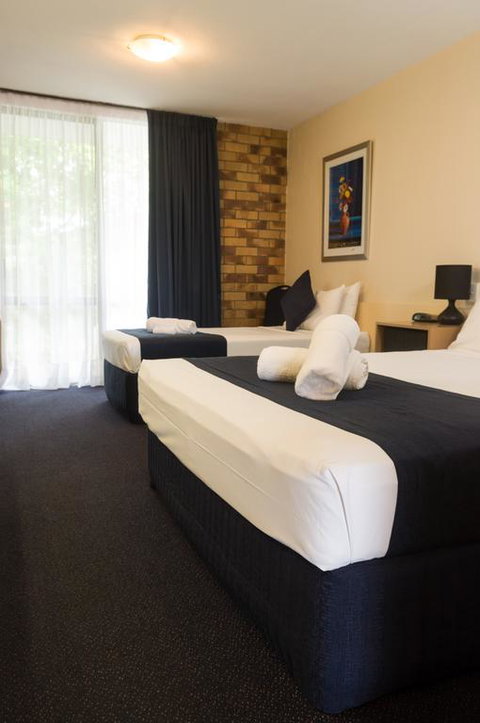 Lancaster Court Motel - Australian Directory 3
