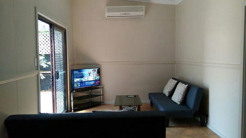 Large 6-Bedroom House With Wifi & Netflix Close To Singleton CBD Hunter Valley - Australian Directory 1