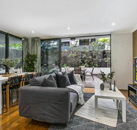 Large unit amid inner-city greenery close to CBD - Australian Directory