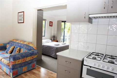 Lazy Acres Caravan Park - Australian Directory 2