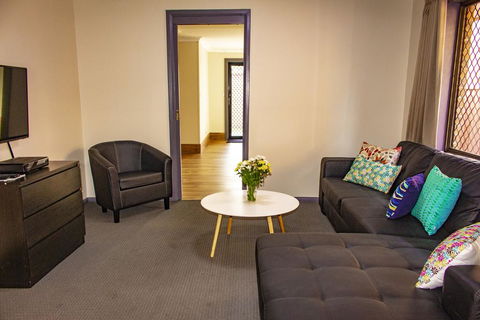 Liberty Plains Motor Inn - Australian Directory 2