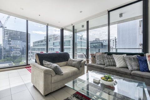 LIGHT, AIRY, SPACIOUS QUEENS ROAD APARTMENT - Australian Directory 0