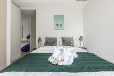 LIGHT, AIRY, SPACIOUS QUEENS ROAD APARTMENT - Australian Directory 3