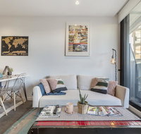 LUXURIOUS RIVERSIDE RESORT STYLE APARTMENTPOOLSPAGYMROOFTOP WITH CITY VIEWS - Australian Directory