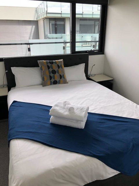 Luxury 2BR Yarra River Views WIFI-Netflix-Pool-Gym - Australian Directory 3