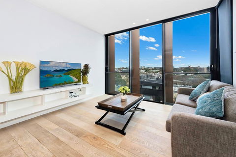 Luxury And Right Next To The Central Station & Shopping Center - Australian Directory 3