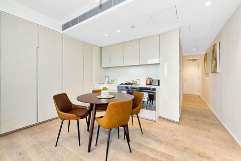 Luxury And Right Next To The Central Station & Shopping Center - Australian Directory 2