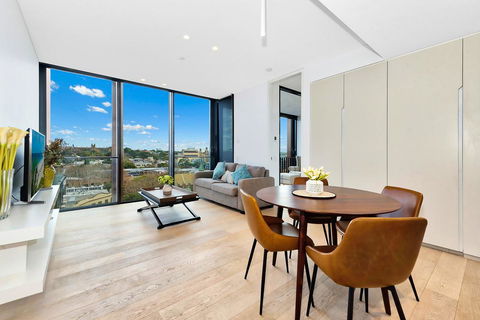 Luxury And Right Next To The Central Station & Shopping Center - Australian Directory 0
