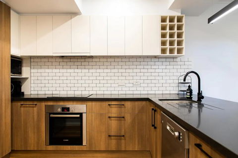Luxury Spacious 2 Bedroom Fitzroy Apartment - Australian Directory 1