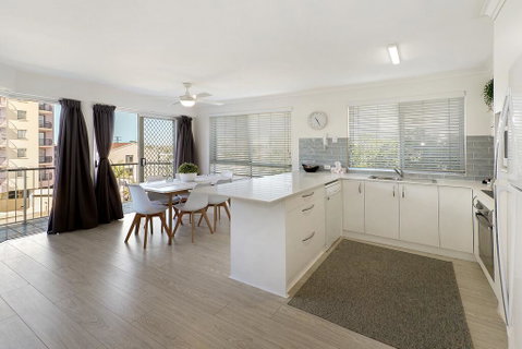 MAINSAIL8- MOOLOOLABA BEACH - Australian Directory 2