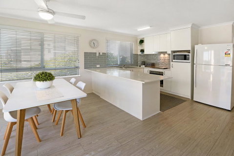 MAINSAIL8- MOOLOOLABA BEACH - Australian Directory 0