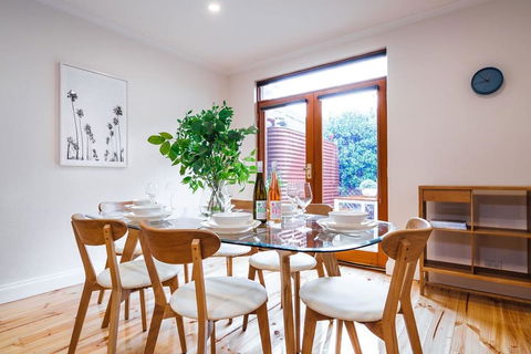 Malibu Moment On Margaret-Historic Bungalow - Australian Directory 3