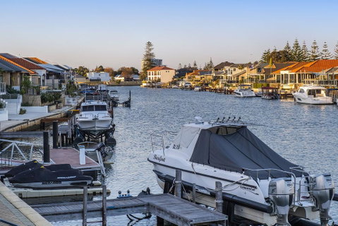 Mandurah Canals, Casa Marina - Australian Directory 2