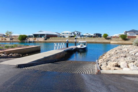 Mandurah Dolphin Escape - Australian Directory 2