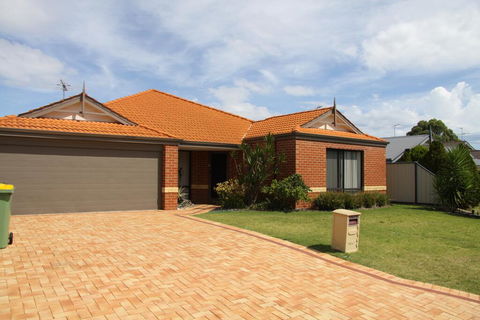 Mandurah Golf Links Retreat - Australian Directory 1