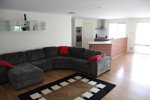 Mandurah Golf Links Retreat - Australian Directory 0