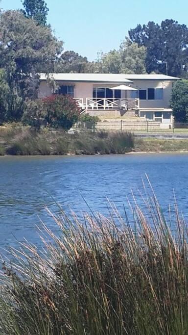Mandurah Overlooking The Marina - Australian Directory 3