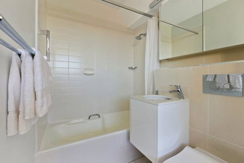 Manlybeachonline.com807 At The Beach - Australian Directory 2
