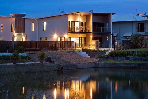 Marina Views Townhouse - Australian Directory 2