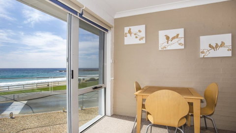 Mariners 4 - Mollymook - Australian Directory 1
