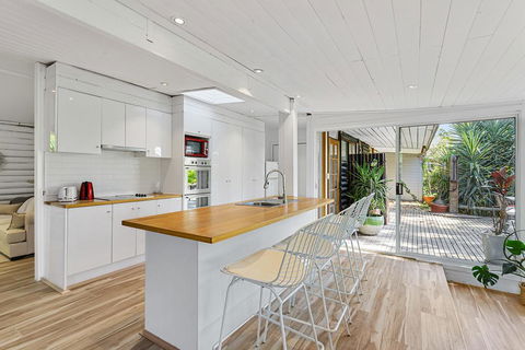 MARTHA COTTAGE - MT MARTHA - Australian Directory 2