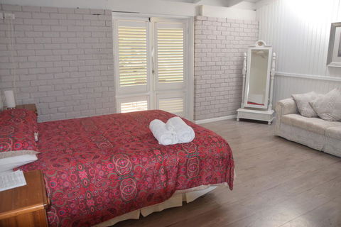 McCarthy Lake House - Australian Directory 1