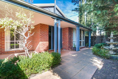 McCrae On The Beach - Right On The Magnificent Beach - Australian Directory 0