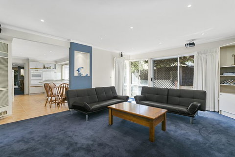 McCrae On The Beach - Right On The Magnificent Beach - Australian Directory 3