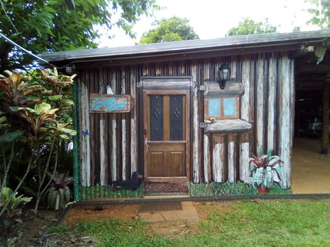 Mena Creek Flower House - Australian Directory 1