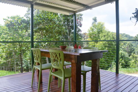 Mena Creek Flower House - Australian Directory 2