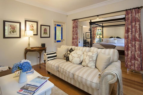 Merrow Cottages - Gatehouse - Australian Directory 2