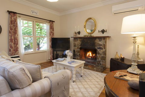 Merrow Cottages - Gatehouse - Australian Directory 3