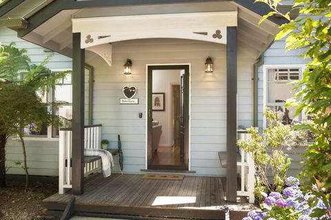 Merrow Cottages - Gatehouse - Australian Directory 1