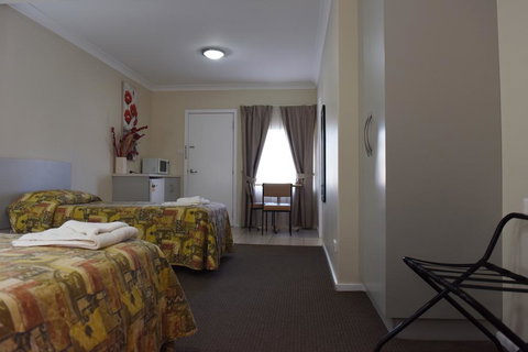 Mia Motel - Australian Directory 2